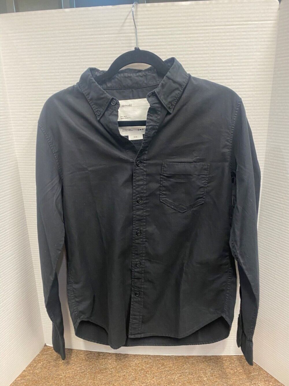 Entireworld. Type A, Version 2. mens button down back size small